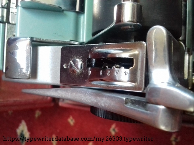 Line spacing selector. Love the option for free turning platen (zero) Line spacing selector. Love the option for free turning platen (zero)