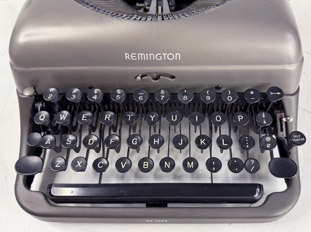 Remington "Deluxe Model 5" from the keyboard... Remington "Deluxe Model 5" from the keyboard...