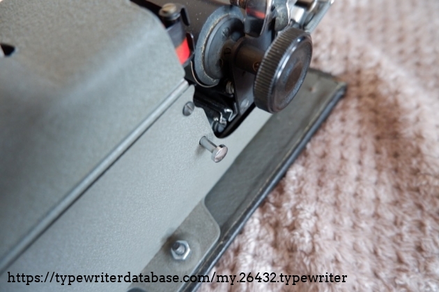 Manual ribbon reverse button
