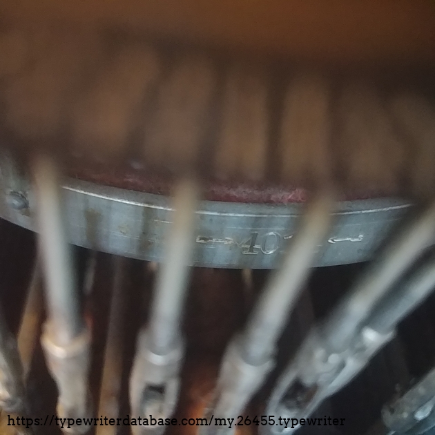The serial number #4014 is on the segment ring, behind  the links.