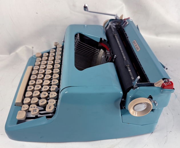 Royal "Quiet De Luxe" from the right side...