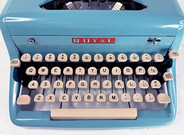 Royal "Quiet De Luxe" from the keyboard...