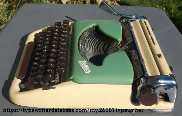 Right side.  The platen knob on this side is cracked and doesn't rotate the platen.
