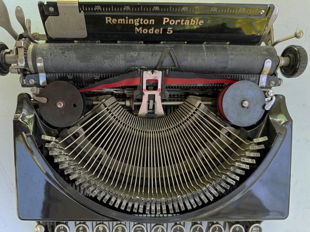 Remington "Portable 5" from under the hood ...