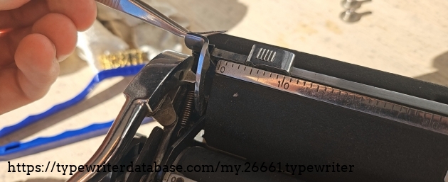 Mystery-lever held up by a pincer... Mystery-lever held up by a pincer...