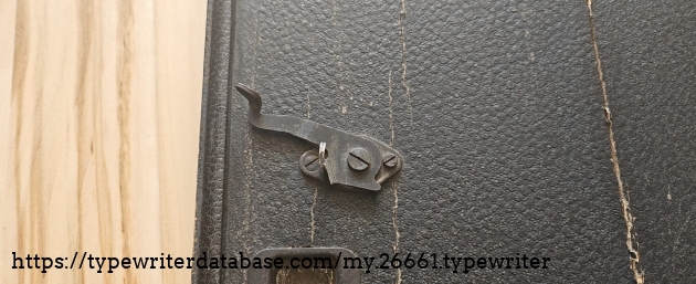 locking mechanism for machine on the bottom locking mechanism for machine on the bottom