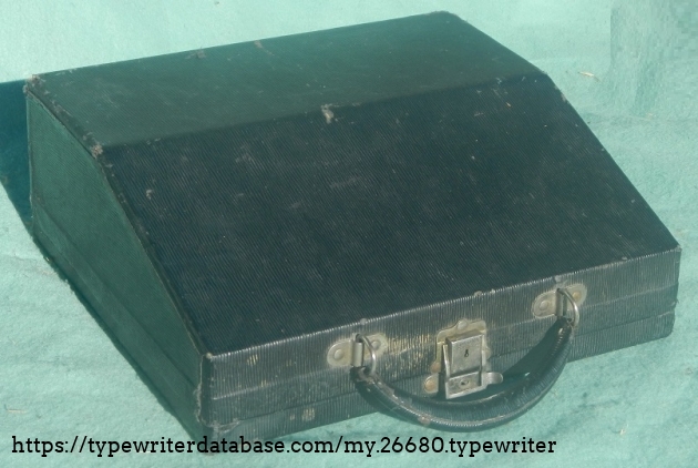 The case is showing some wear but still does its job. The case is showing some wear but still does its job.