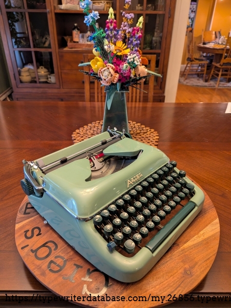 I think the lines are pleasing, and the seafoam green body with dark green keys is quite attractive. The button/lever on the left side of the keyboard is a key-jam release.