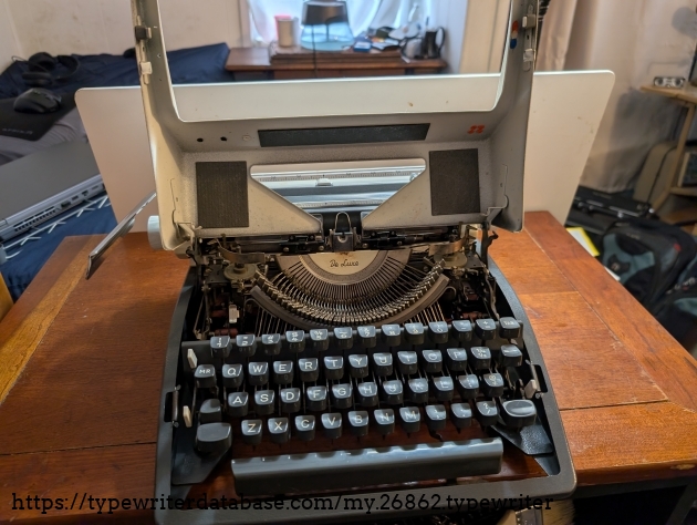 This is by far the most interesting and accessible ink cover I have ever seen. It is so nice having an ink cover like this because you can get in there and do a lot more cleaning without disassembling the entire machine