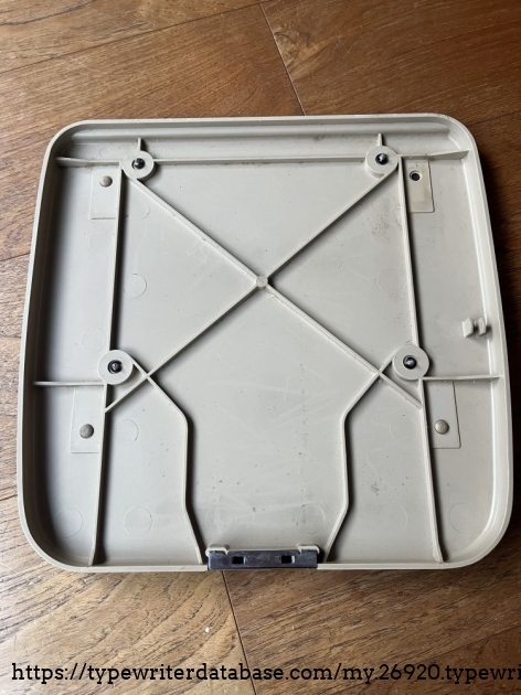 Detail: Case, bottom