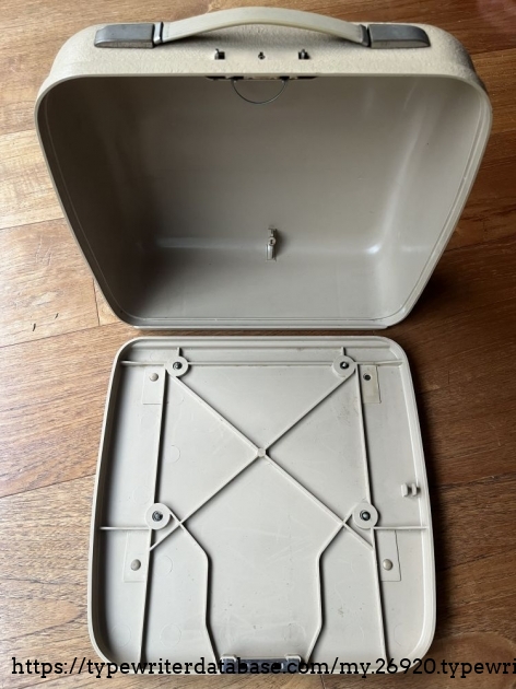 Detail: Case, complete