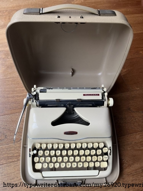 View: Case with Typewriter inside