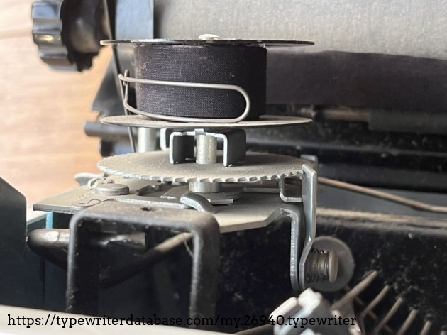 Detail: Ribbon transport mechanism