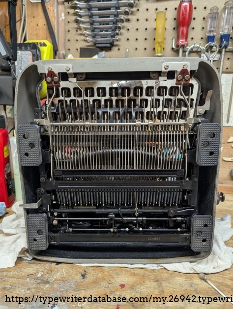 The feet on this thing are seriously heavy-duty: similar to the ones on my SG1!