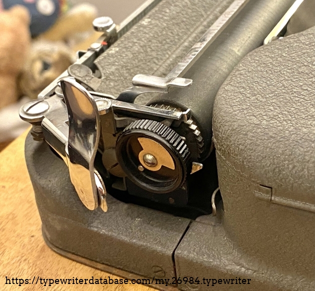 Carriage return lever and left platen knob