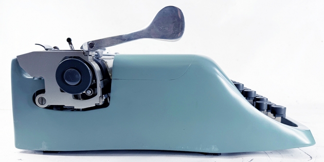 Olivetti "Studio 44" from the left side...