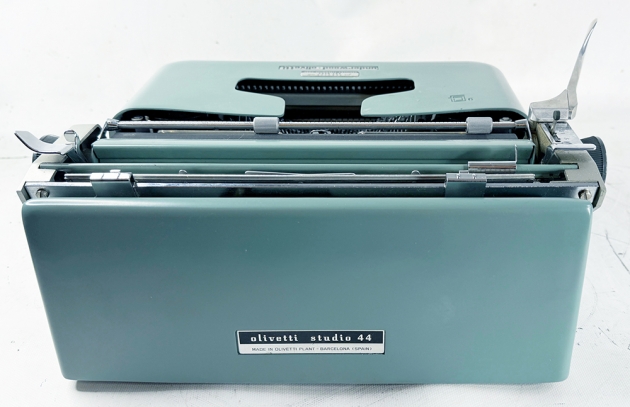Olivetti "Studio 44" from the back...