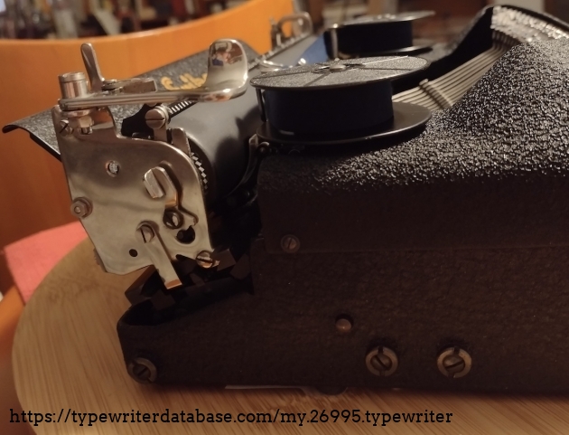 The picture shows the rare wrinkel finish as well as the rust free conditon of the machine. The machine is single line spacing only.