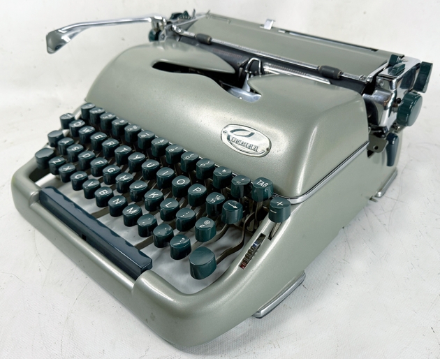 Groma "Combina" from the right side, 3/4 view...