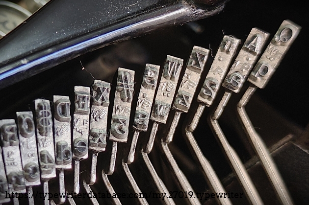 Type slug detail, left end of basket, showing the unusual hashed "P" foundry marks.