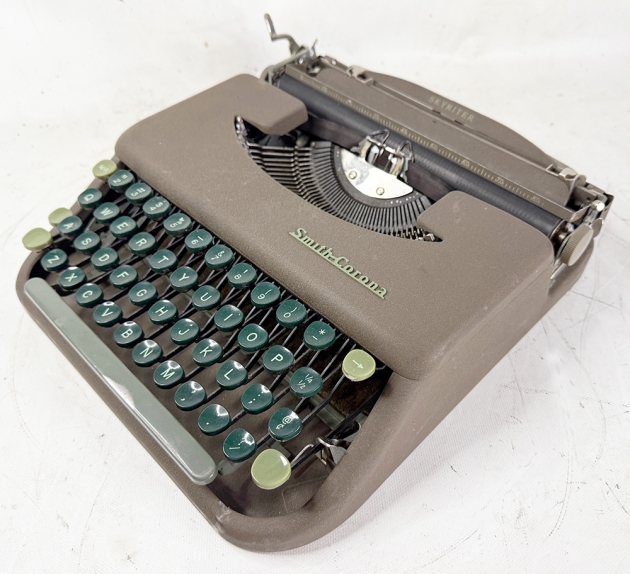 Smith Corona "Skyriter" from the right side...