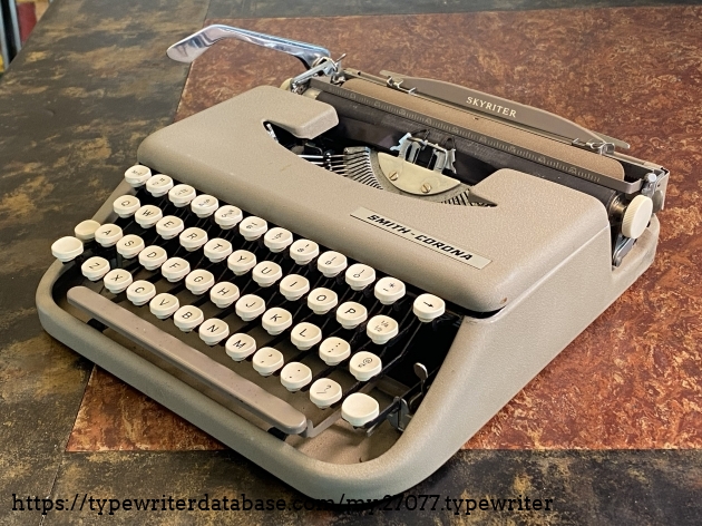 Three-quarters view of Smith-Corona Skyriter