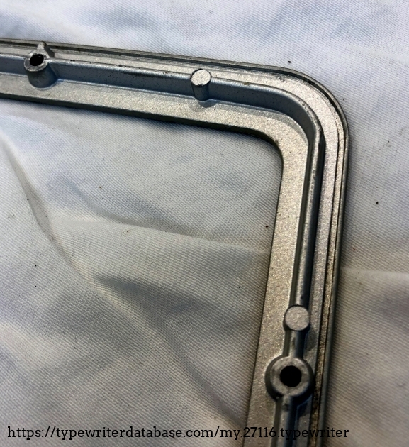 the bottom rim of the houding a aluminium casting