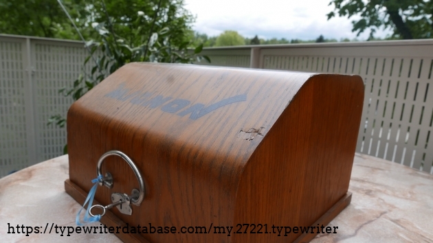 Wooden box in nice condition.