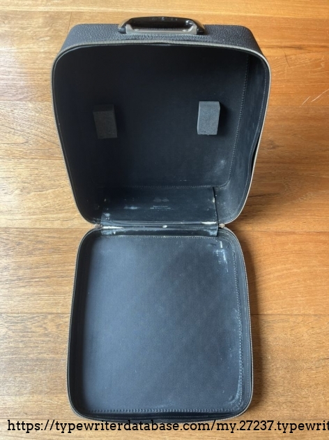 Detail: open typewriter case