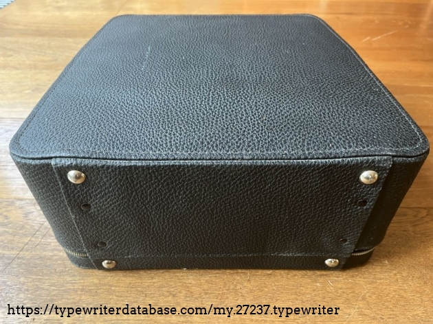 Detail: closed case bottom