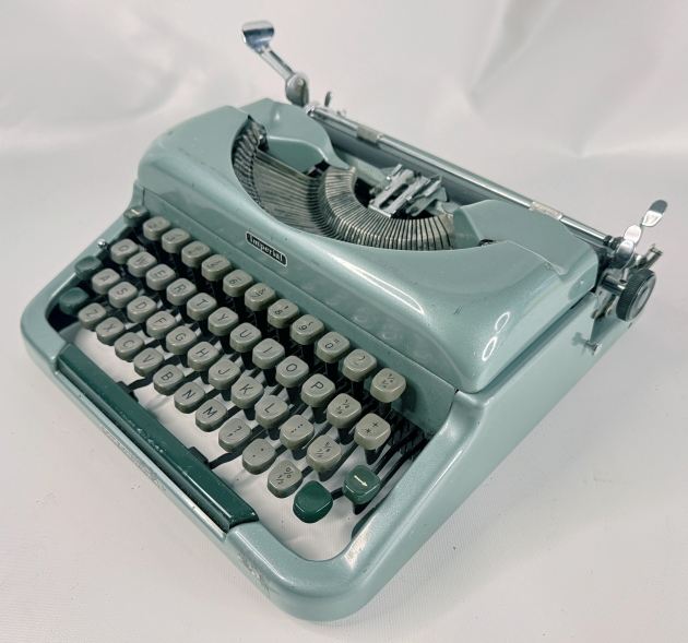 Imperial "Good Companion 4" from the right side, 3/4 view...