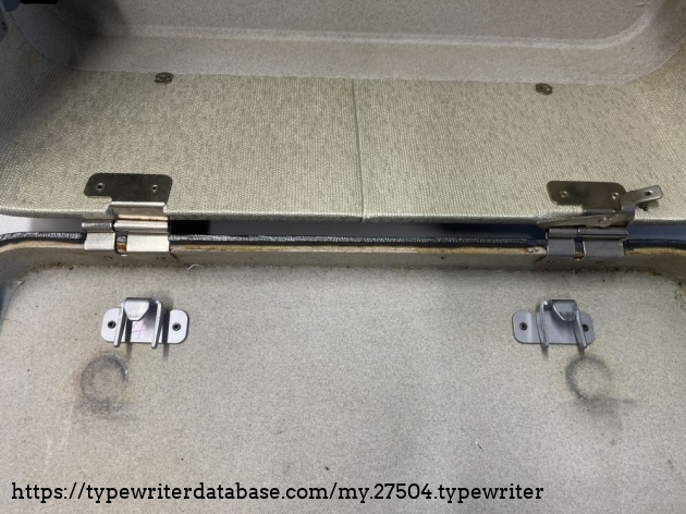 Detail: case with hinges locked