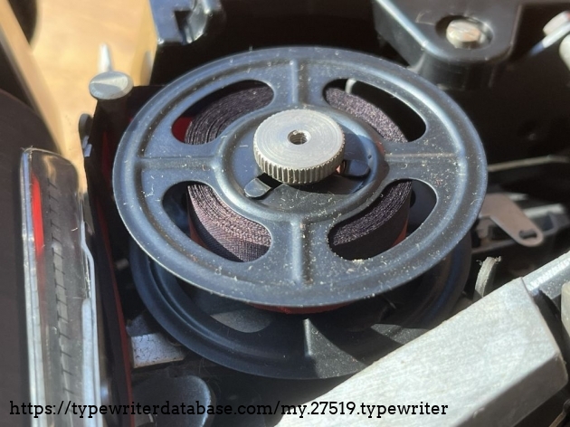 Detail: ribbon spool with Olivetti-style securing nut
