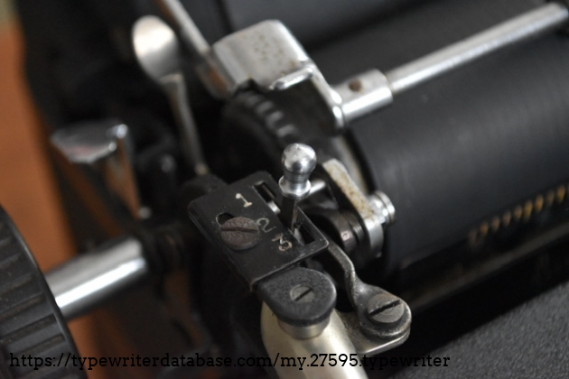 Line spacer mechanism.