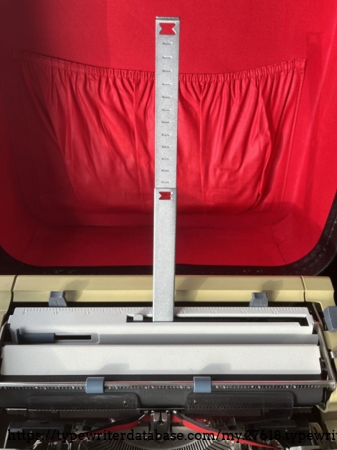 Detail: paper support with telescopic mechanism