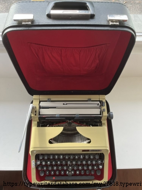 View: case with typewriter inside