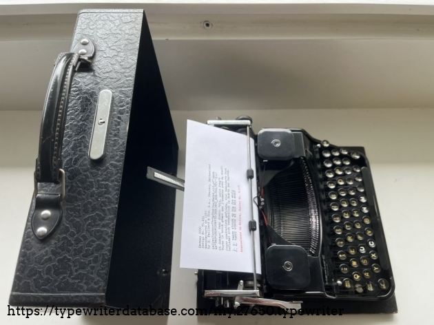 View: typewriter with case
