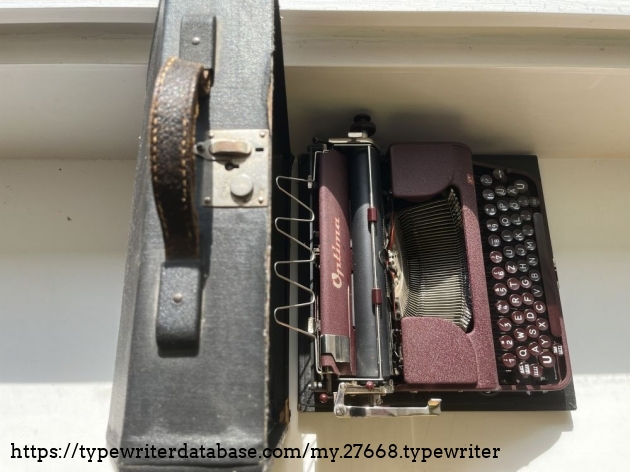 View: typewriter in case