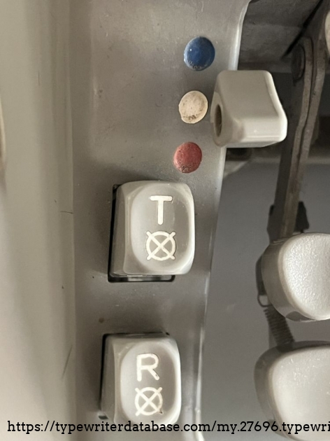 Detail: ribbon colour selector and clear keys for tabulator stops [T] and margins [R](for dt. "Rand")