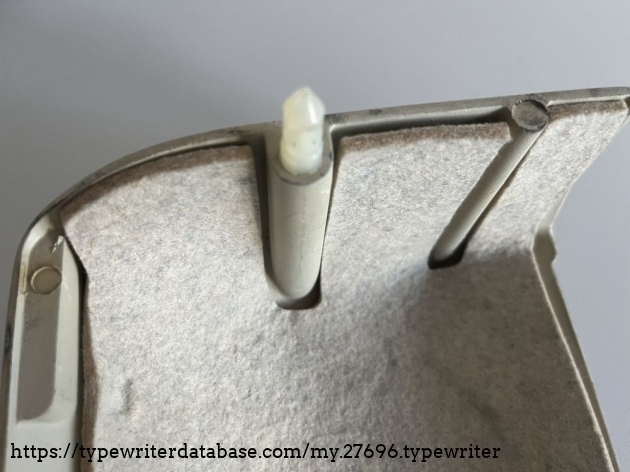 Detail: noise dampening inside ribbon cover