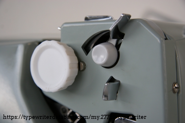 You might be able to tell from the slight color difference, that both platen knobs are 3D printed. The second printing attempt turned out to be astonishingly accurate, I haven't yet felt the need to improve upon them just yet.