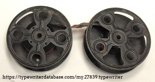 Original ribbon spools for the Royal 10. Only these spools fit the machine.