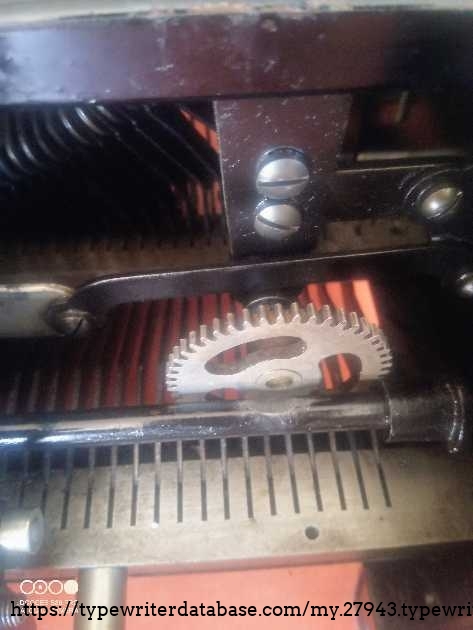 On this Orga A38, a clear manual file mark is visible. A mechanic had to adjust the pin, as the carriage drum was rubbing against it by a fraction of a millimeter, causing the mechanism to jam. Due to a lack of time for a full redesign of the geometry, the part was manually fitted&mdash;evidence of which can be seen in the photograph.