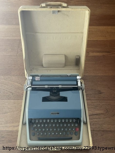 View: typewriter in case