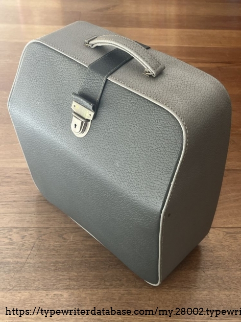 Detail: case, top side