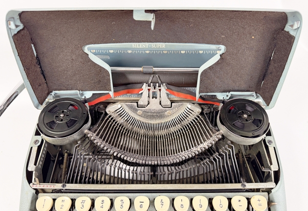 "Smith Corona "Silent Super" from under the hood...