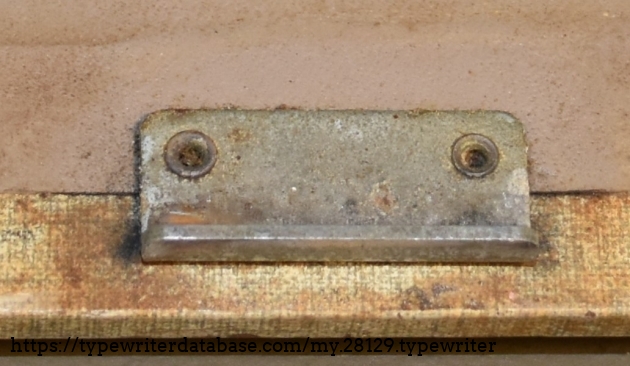 The tab on the lid that slots into the case bottom.