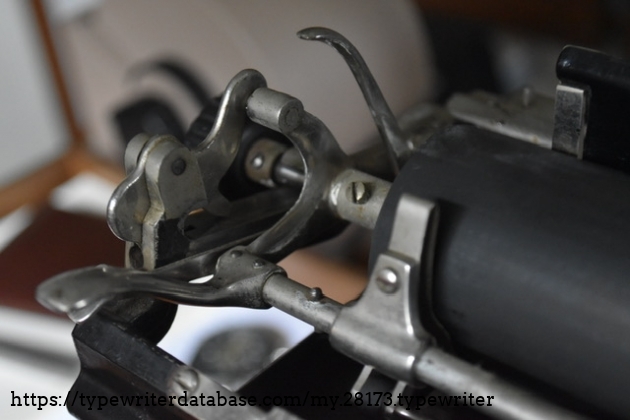 Close up of mechanism for sliding the platen forward to view your work.  Also to unhook/detach platen from carriage.