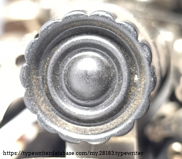 The cylinder knob looks exactly like the cylinder knob of a Hammond 2 Typewriter