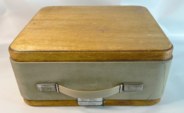 Olympia "SM4" travel case...